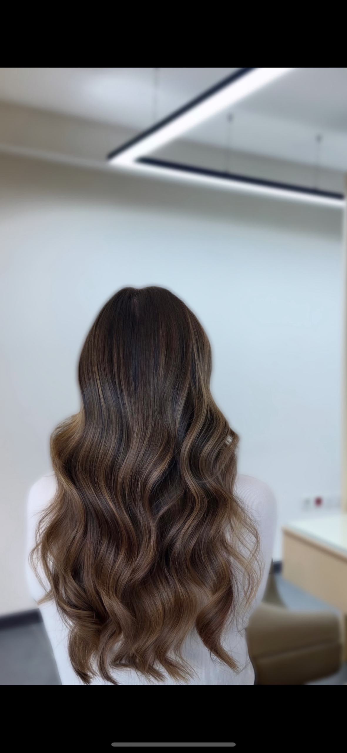 بالیاژ بدون دکلره با روشنایی ملایم روی موی طبیعی و جلوهای نرم و یکدست.